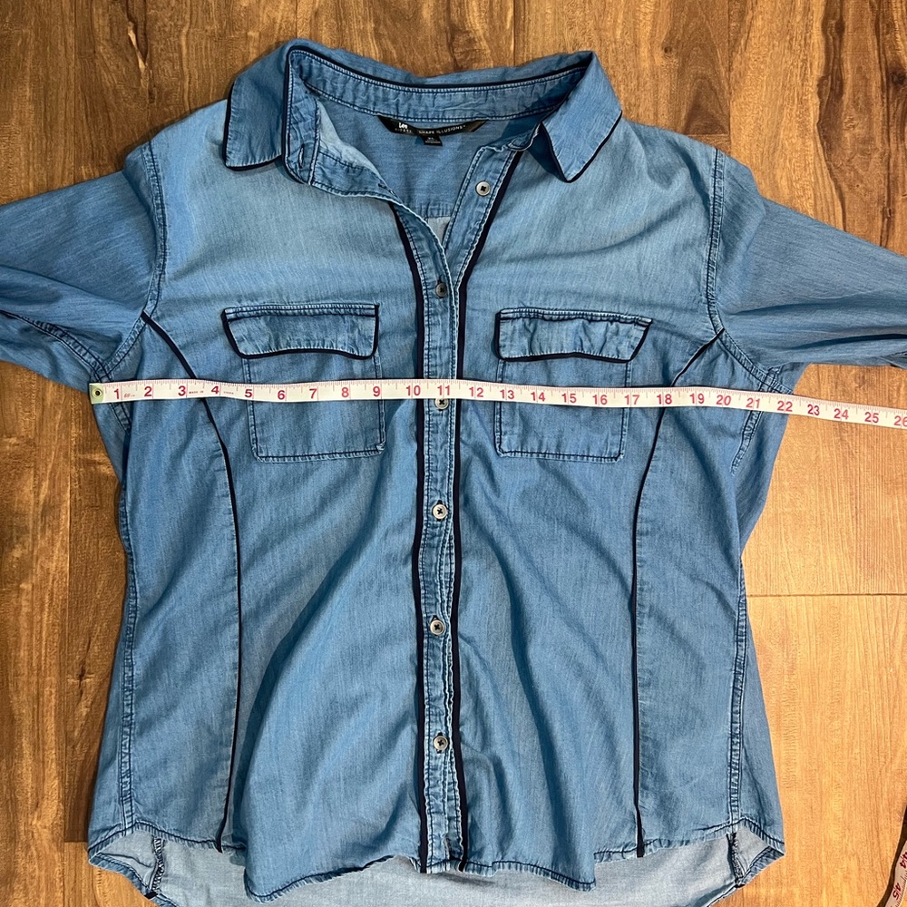 Riders by Lee Button Down Long Sleeve Shirt, Size XL, Blue Denim Color - Picture 7 of 8